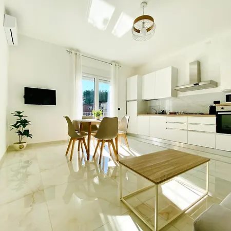 Apartamento Corso 42 - Design Moderno E Comfort Per 4 Novara