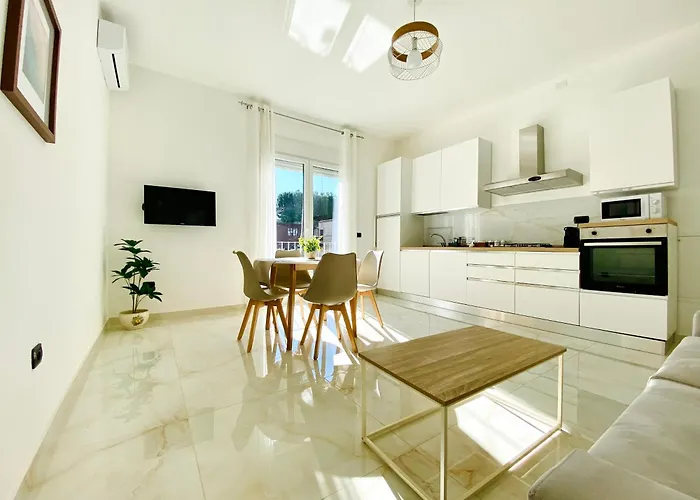 Appartamento CORSO 42 - Design moderno e comfort per 4 Novara