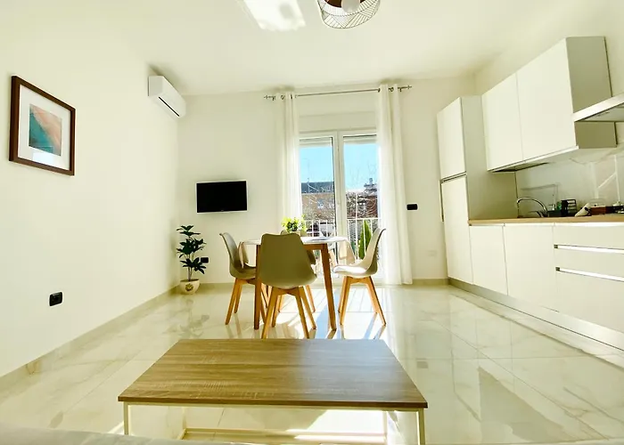 Corso 42 - Design Moderno E Comfort Per 4 ノヴァーラ