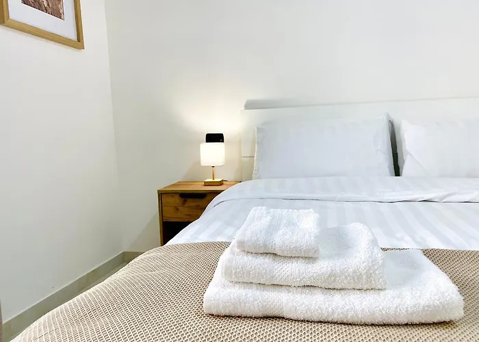 Appartamento CORSO 42 - Design moderno e comfort per 4 Novara